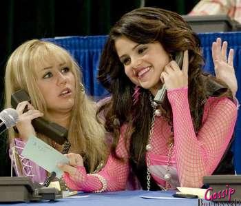 198387_selena-and-miley.jpg