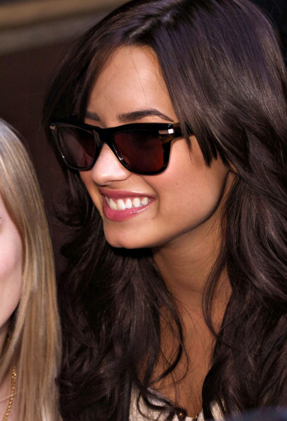 Demi+Lovato+Arriving+Soho+Hotel+Tf3unt0NT-jl.jpg